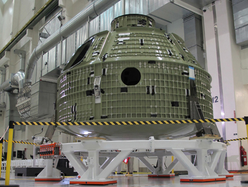 NASA Discovers Cracks in Deep-Space Orion Capsule